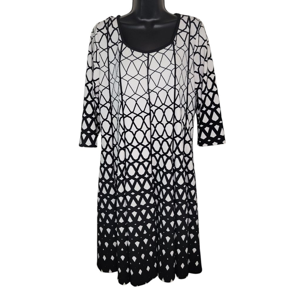 Avenue textured geometric print black & white dress size 14/16